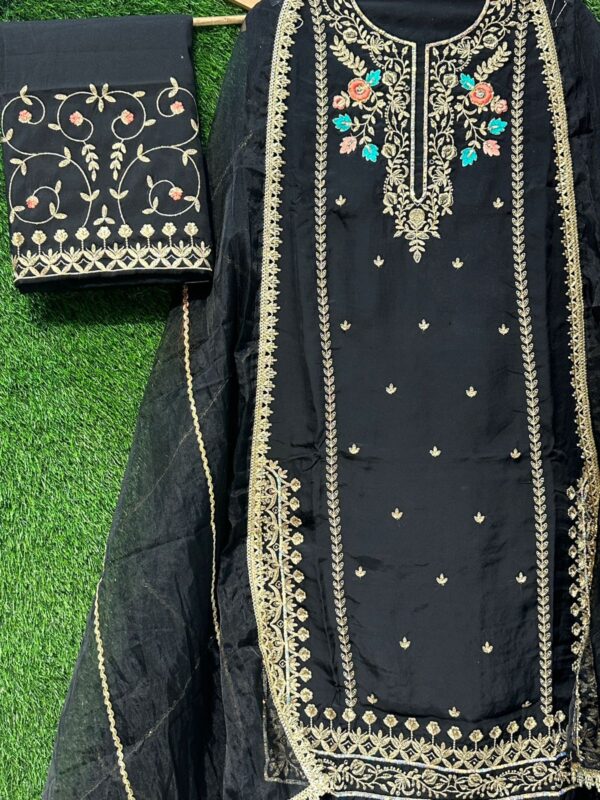 Beautiful Partywear Suit - Image 2